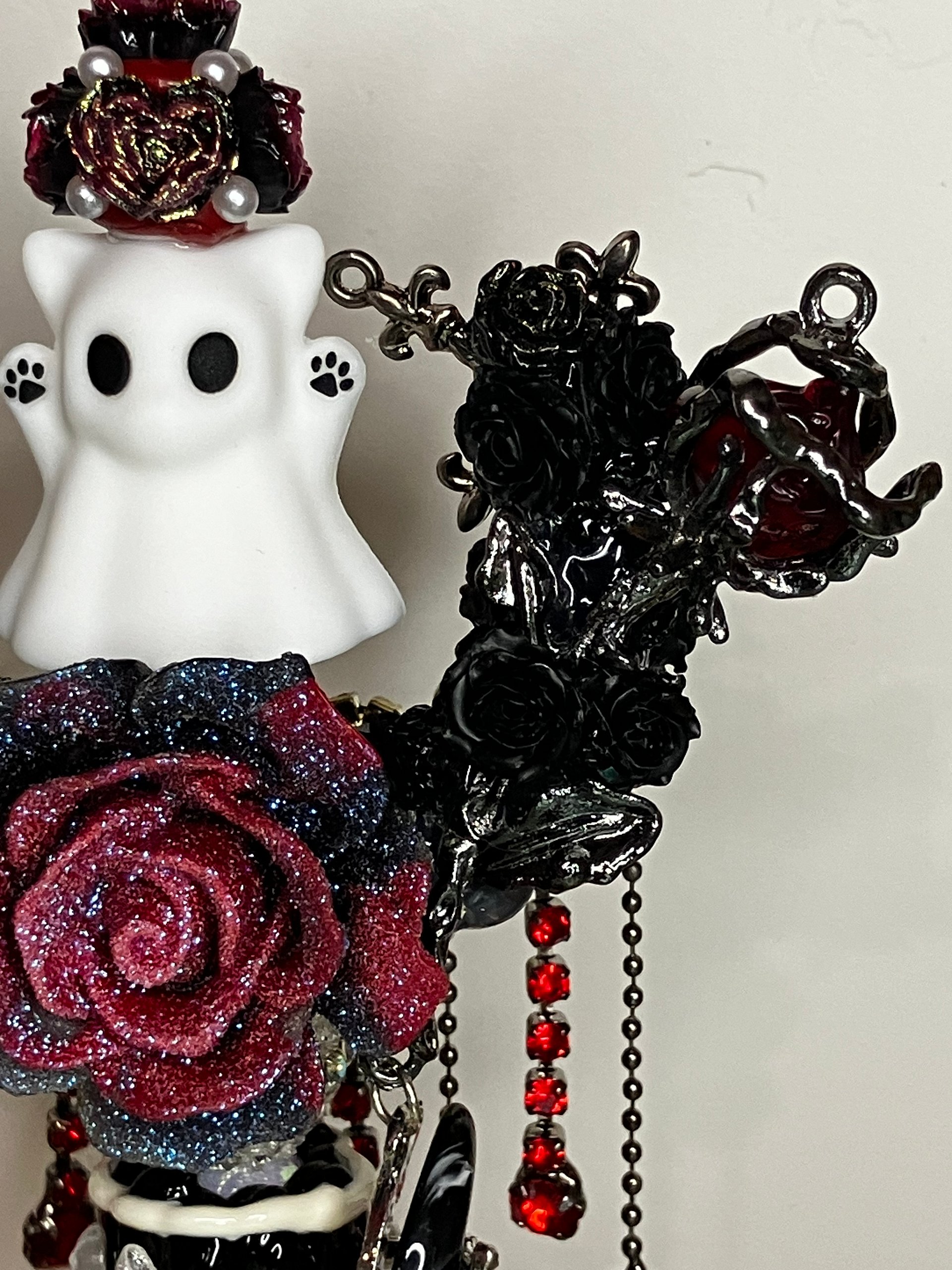 Handmade Gothic Ghost Cat Beaded Pen - Spooky Maximalist Ballpoint with Rhinestones and Charms product image (4)