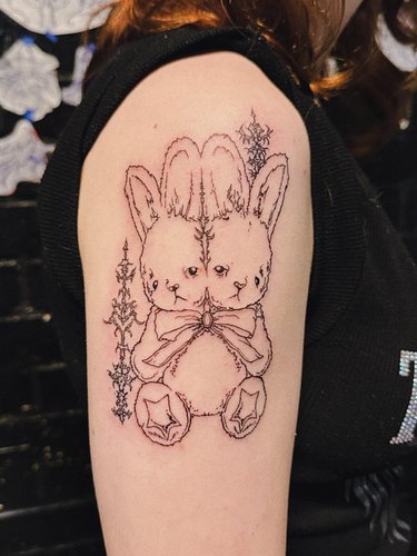 🐰🐰 the aura on this is actually insane. ⚔️✨
.
#TwoHeadedBunny #CyberSigilism #PlushieTattoo #OpelikaTattoo #AlabamaArtist