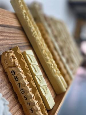 I've got it figured out I think. Keeps my study sticks out where I can see them / use them and not in a drawer unseen.  Unseen = unused! #woodcarving #caricaturecarving #whittling #woodart #craftspace 