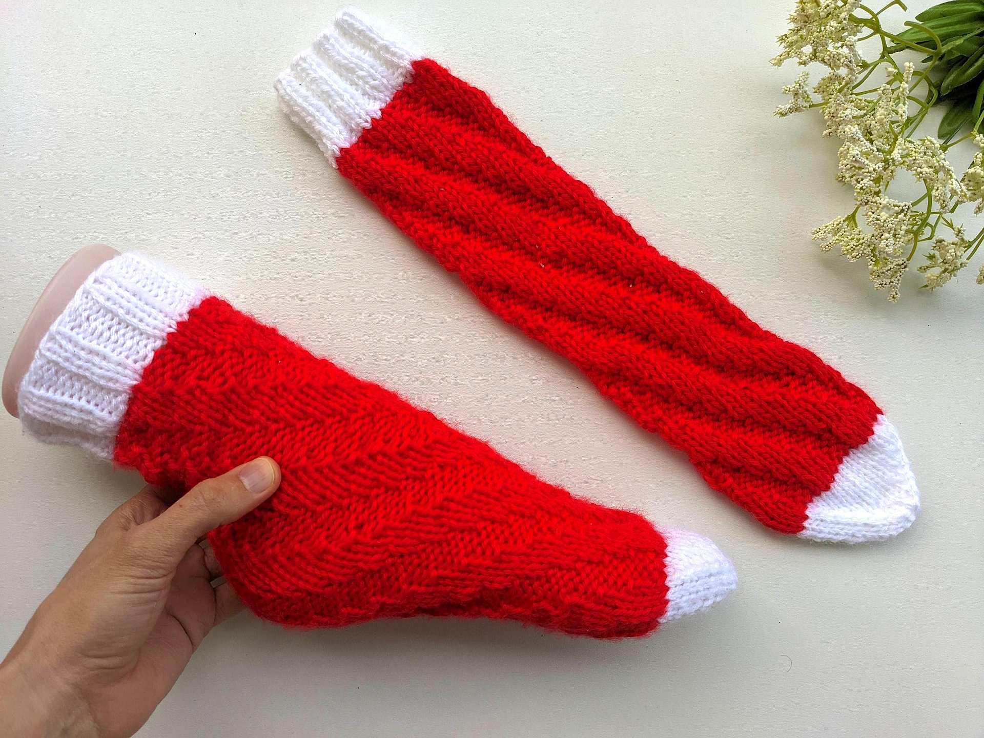 Knit Spiral No-Heel Christmas Socks Pattern product image (2)