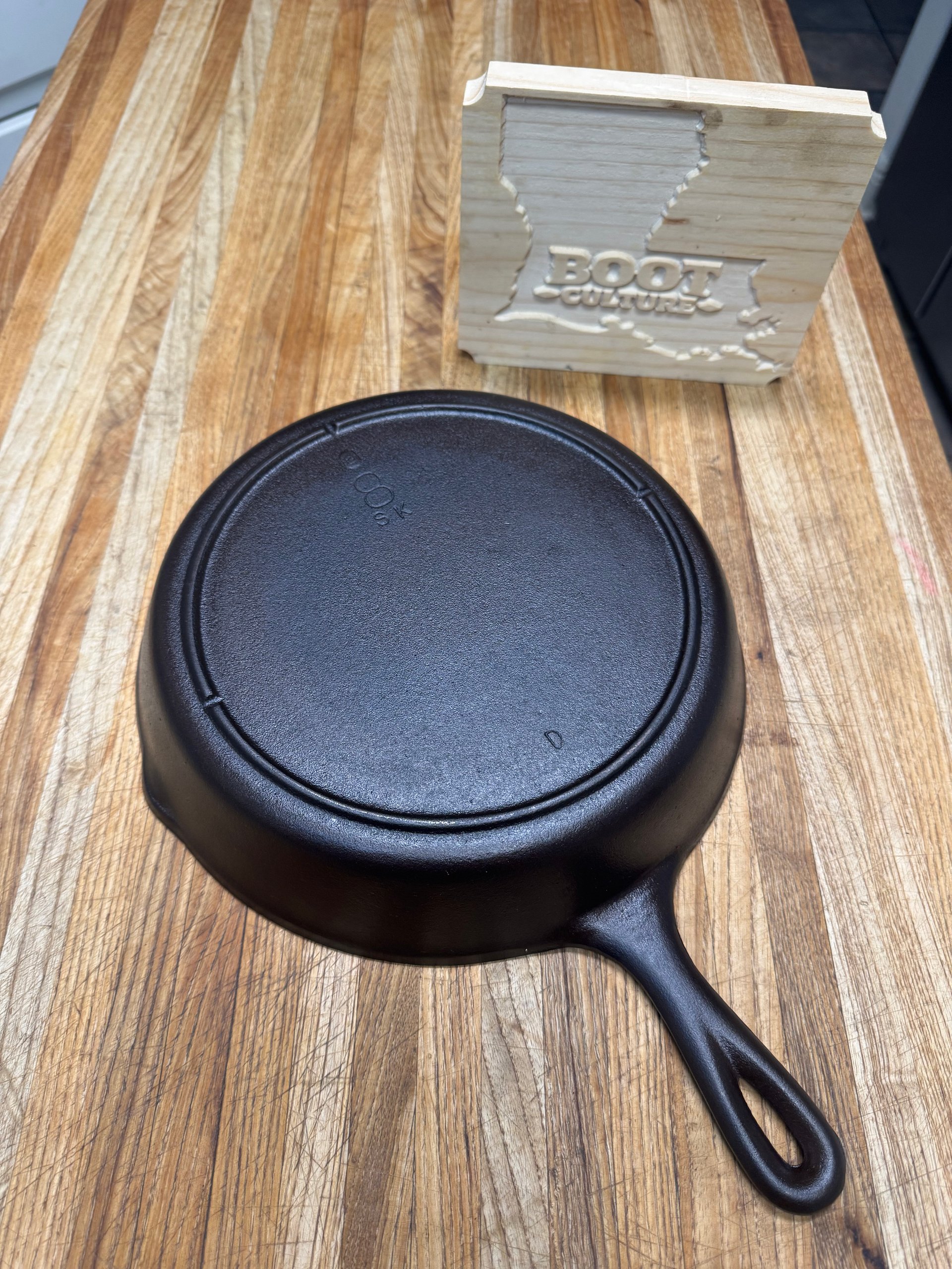 Vintage Lodge #8 Three-Notch Skillet (SK Version) (SOLD) product image (1)
