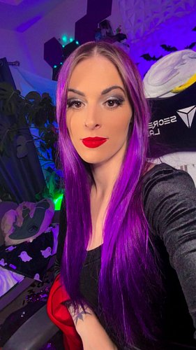 Merm learned a lot from chat that day 🤣🤣🤣 she has since admitted that Leon Kennedy is, indeed, handsome 

#twitchstreamer #le...