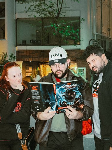 What is this? A crossover episode? 

Flew all the way to Japan just to show @tinytiamat and @neliodoesdnd which monster I thi...