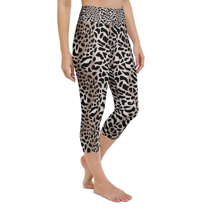 Café Giraffe Capri Leggings product image (2)