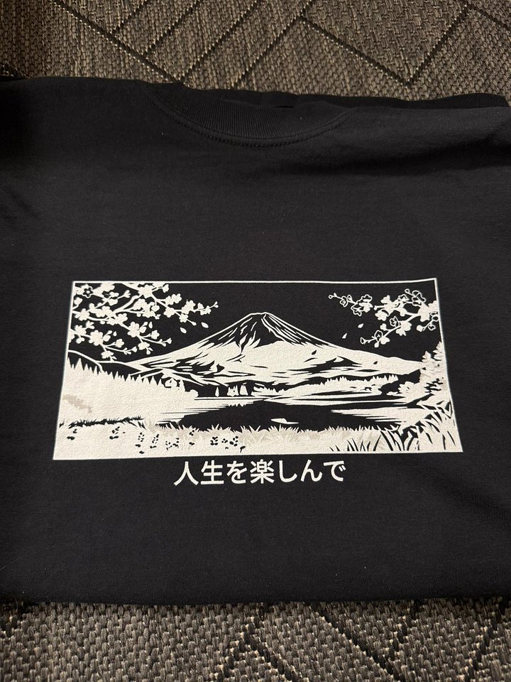 𝓝𝓲𝓰𝓱𝓽𝓓𝓻𝓮𝓪𝓶 ✕ Fuji 富士山 "Stencil White" T-SHIRT - 𝓟𝓻𝓮𝓶𝓲𝓾𝓶 product image (2)