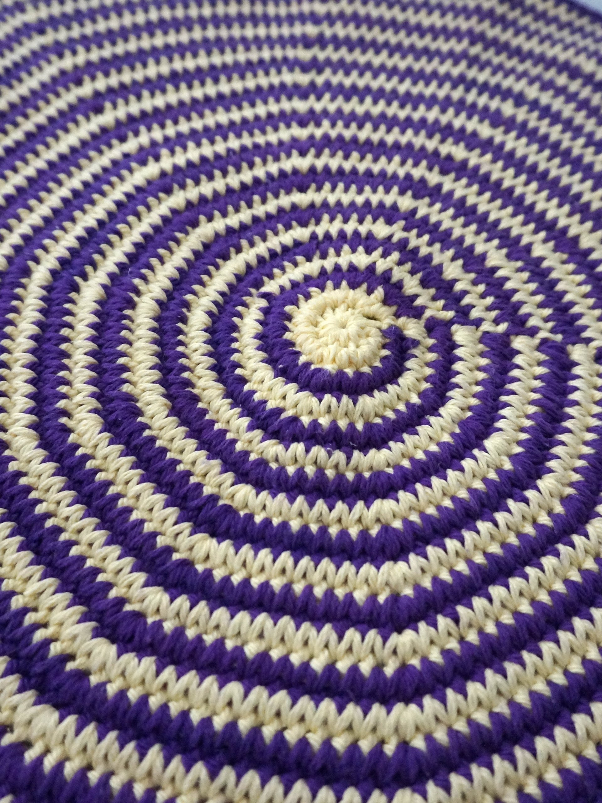 Single crochet round blanket pdf pattern product image (1)