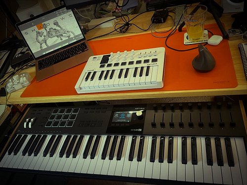 Teeny, tiny upgrade…. 😃😃😃 #ifonlyicouldplay #keyboard #piano #music #imakeartystuff @arturia_official