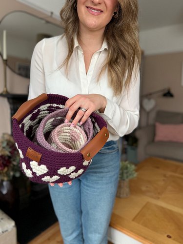 Mosaic crochet hearts in small, medium, and large 🌿  Comment 'HJC' for a DM with the pattern details!

https://www.hanjancroc...