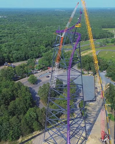 Over at Six Flags Great Adventure #projectpurple has been topped off and now stands at 375ft tall! 🎢

This MACK Rides spinnin...