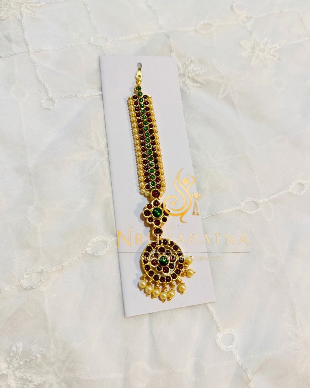 Regular Red kemp Stone with White Stone - Single Chutti product image (1)