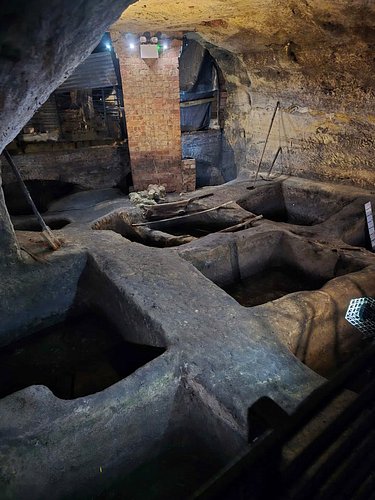 On Saturday, we also visited @cityofcaves down below the streets of Nottingham.

There was once a working tannery there, carv...