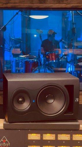 Check out Shane in the studio on drums 🥁
Setting the heartbeat for the whole song and locking in the groove from the ground u...