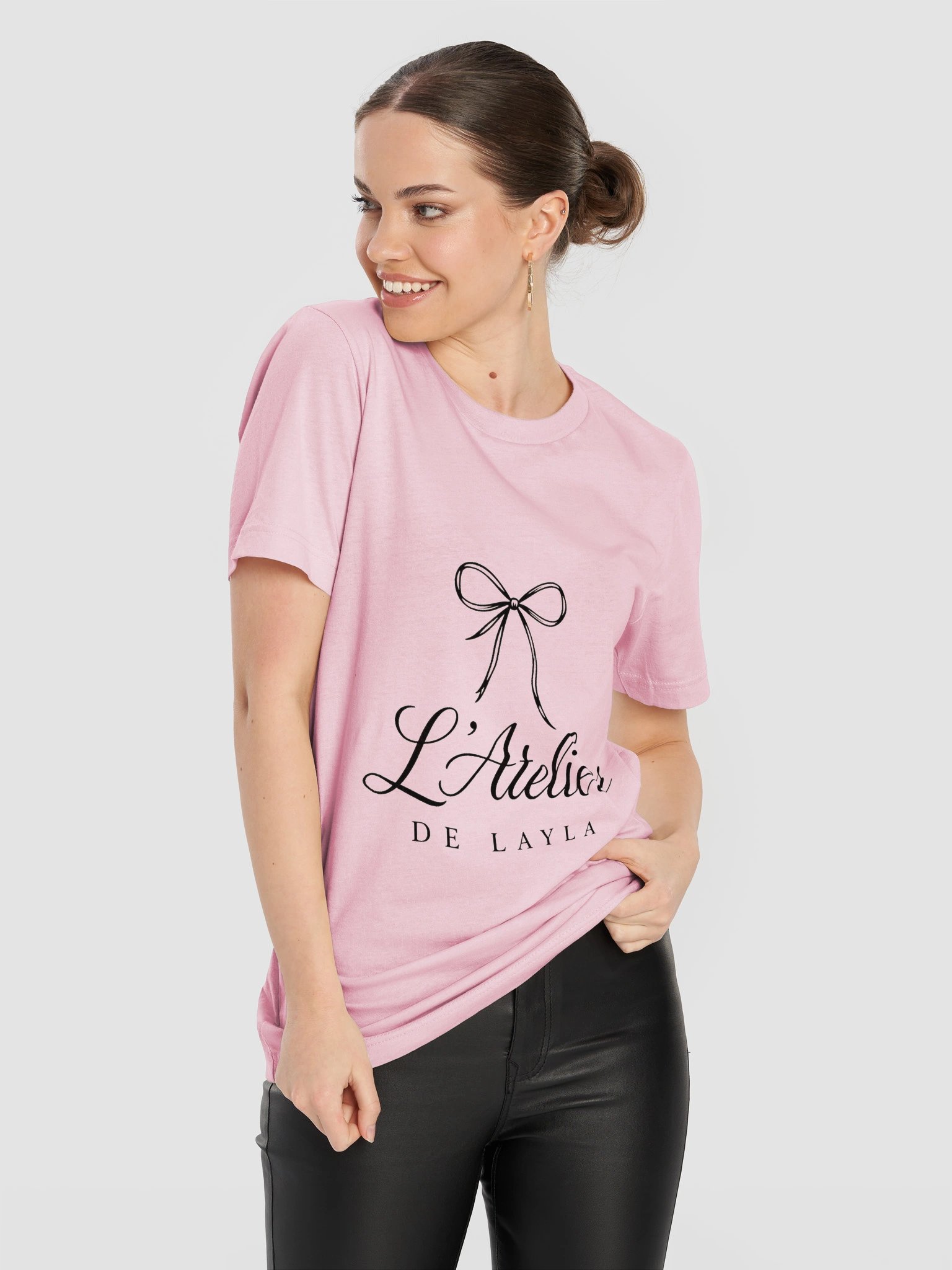 L’Atelier de Layla Bow T-Shirt, Black Lettering product image (39)
