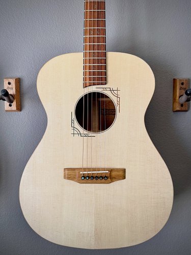 Mahogany back and sides, Sitka top, canarywood binding, bridge and head plate. 

Edit: I’d be remiss not to thank Robert @rob...