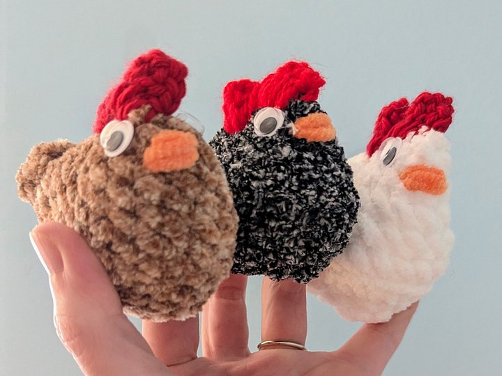 Mini Chicken Plushie product image (1)
