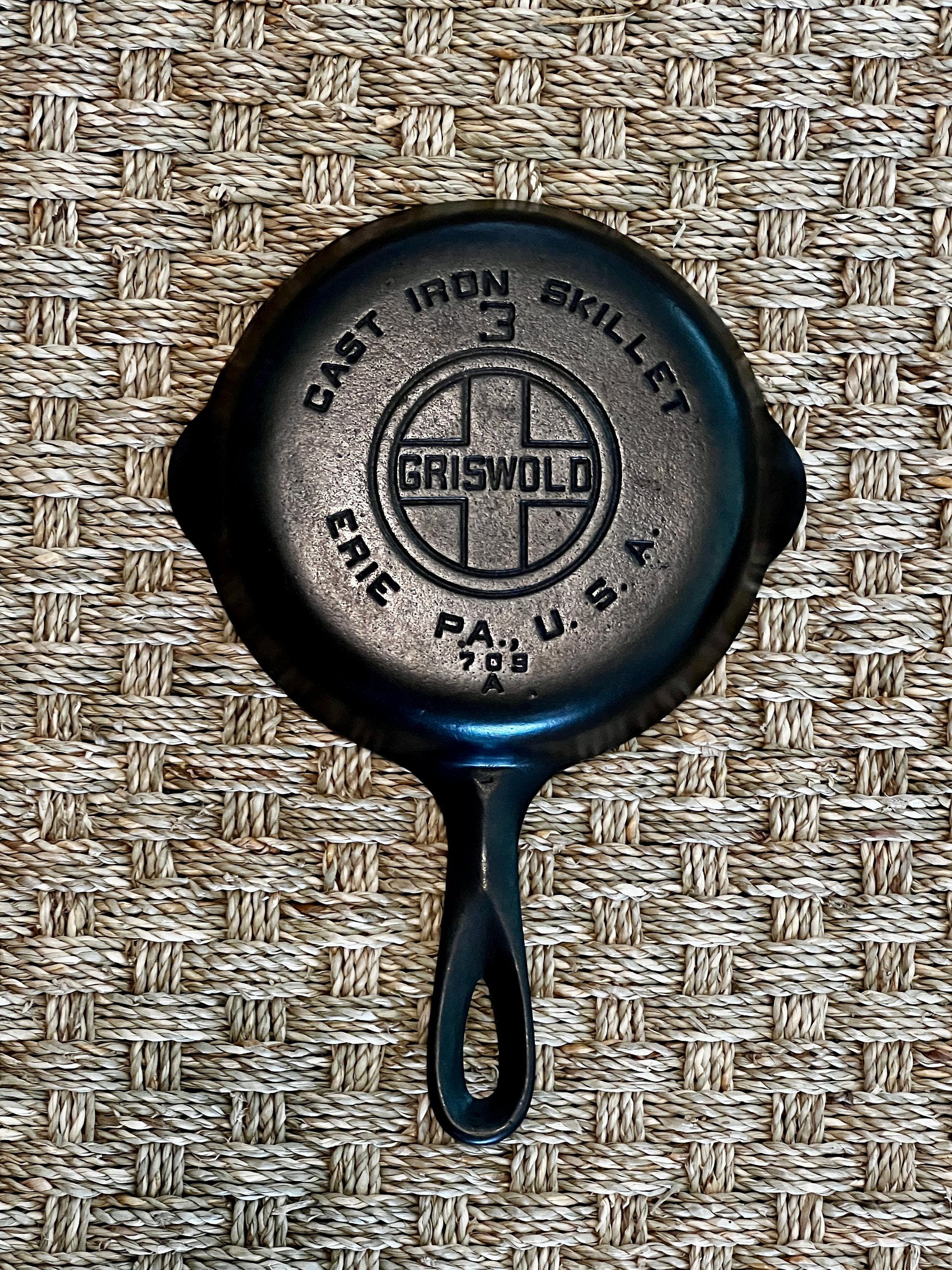 Vintage Griswold #3 Skillet product image (2)