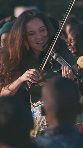 My cover of Dai Dai ( @shakira & @burnaboygram ) Filmed in Lusaka, Zambia 🇿🇲 with the awesome kids at Enviro-Flor School. 
No...