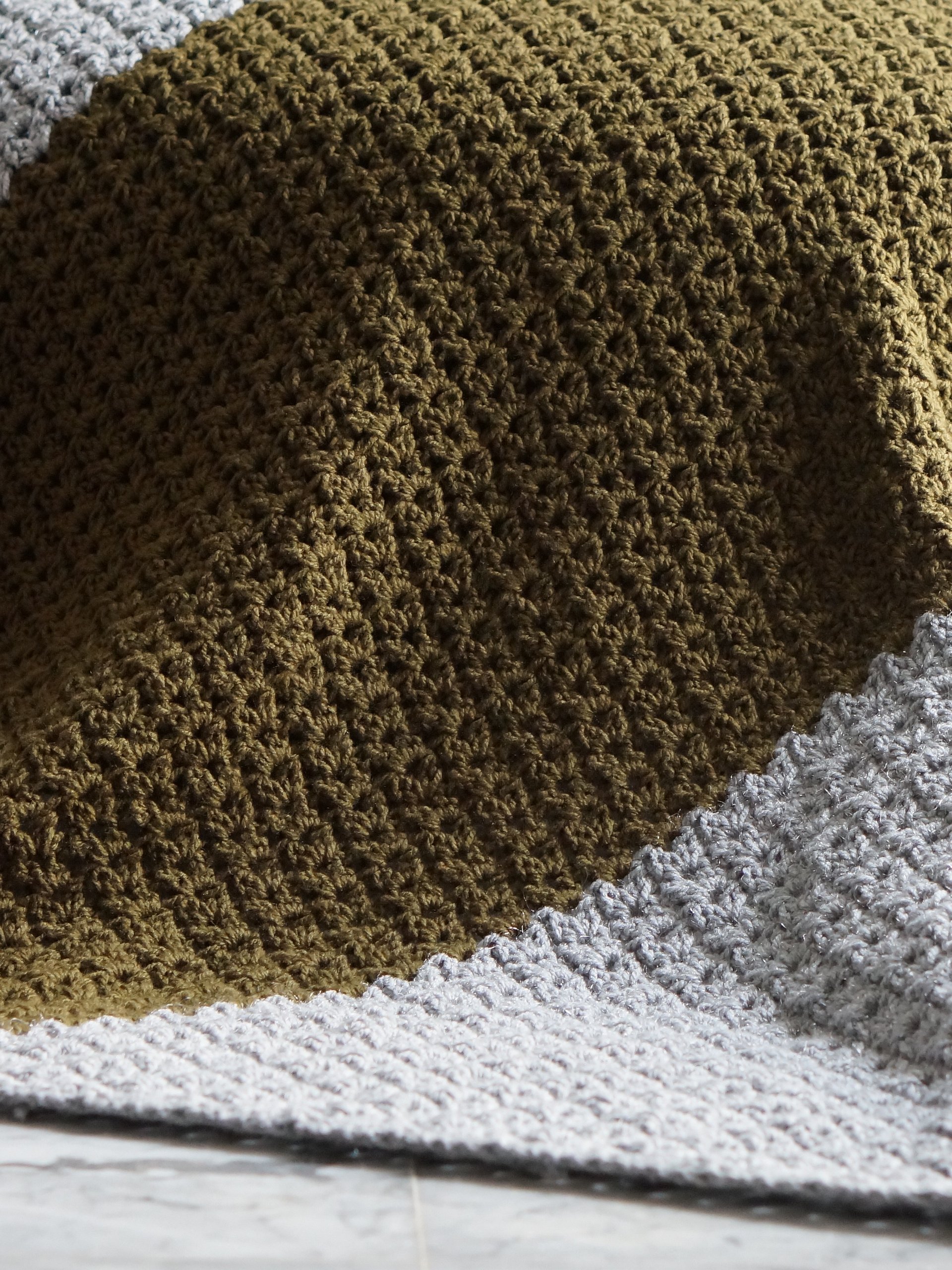 Double V stitch corner to corner blanket pattern product image (4)