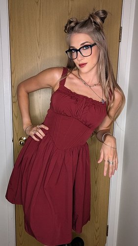 Sundress #4 is one of my favorites! This one will be making a regular occurrence during the fall me thinks 🍂☺️🖤

#geekgirl #a...