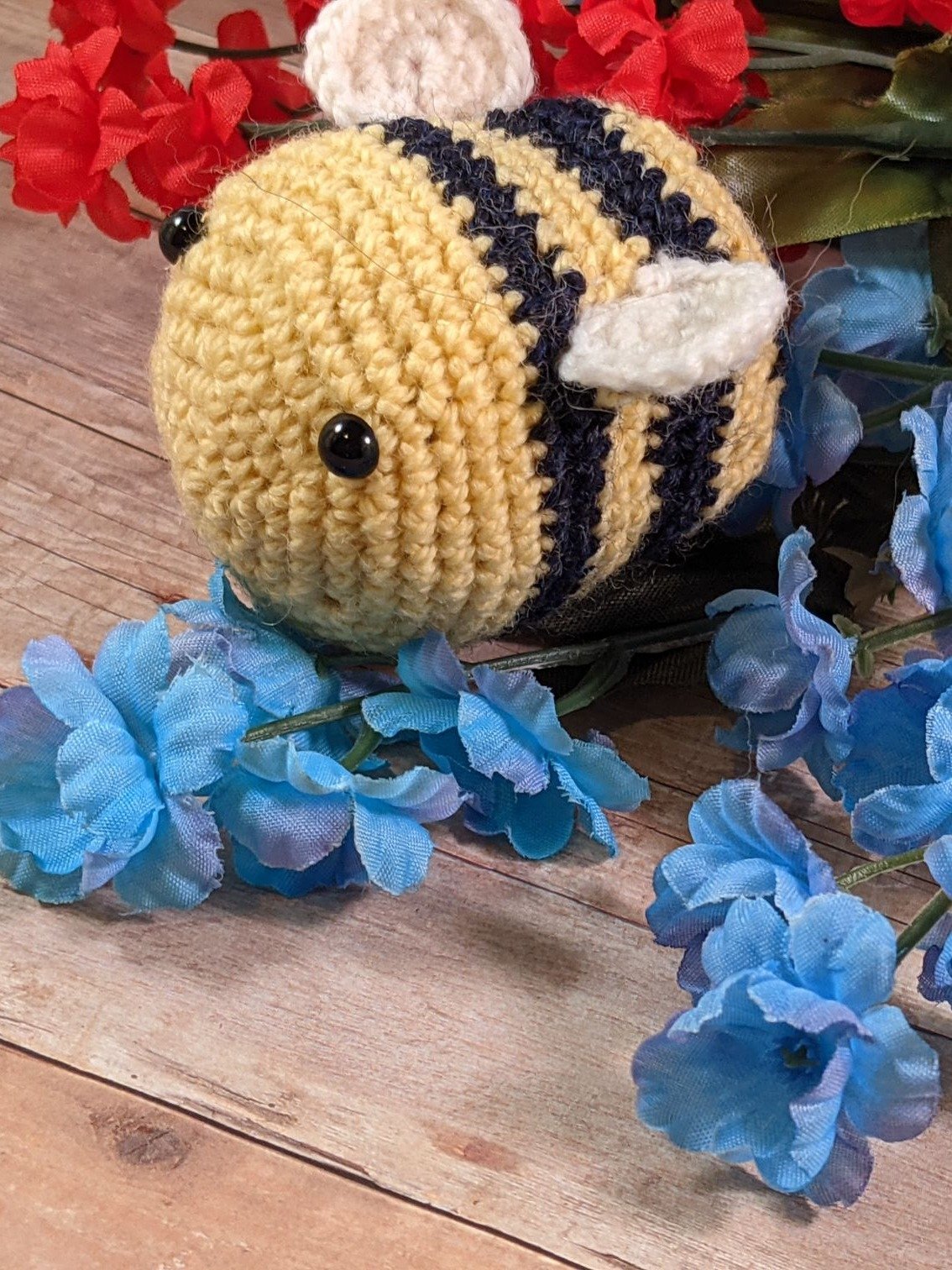 [PRE-ORDER] Bee Plush product image (1)