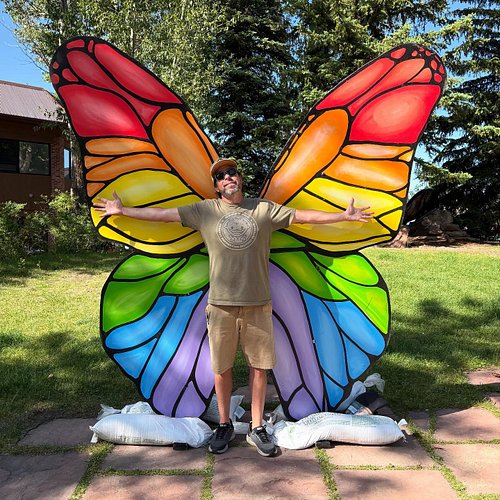 We celebrated Pride in Estes Park, Colorado, a few weeks ago. It was such a beautiful and groovy experience. ❤️ 🌈 🦋 

#travel...