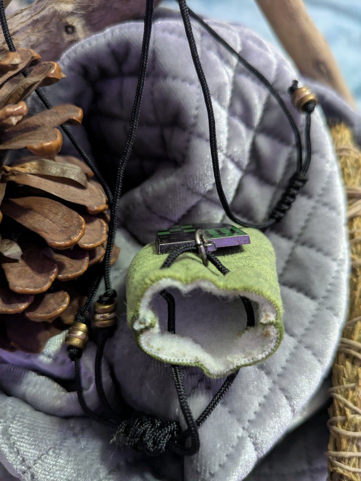 Slytherin Crest Pouch Necklace product image (2)