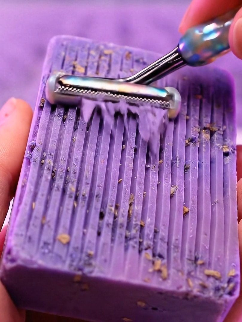 Peeling Soap Prompt product image (2)