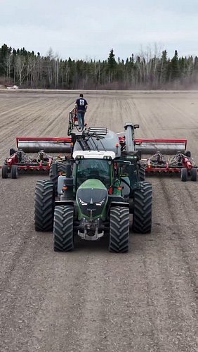 The sooner its seeded, the sooner its growing! 
Get after it!!
#HCFNORTH 
#fendt #case