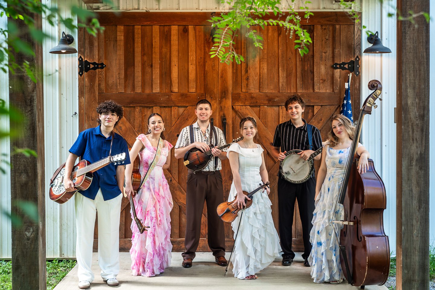 Cipollari Bluegrass Family Band Will Busk Across 5 Cities in 14 Days to Hand-Deliver a Vinyl Album to Randy Travis