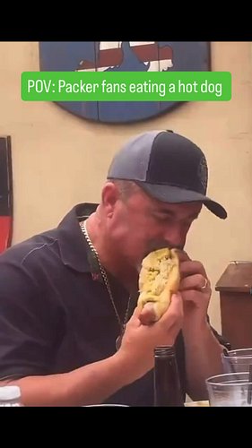 Send this to a Packers fan, who all eat their hot dogs like this...

#minnesotavikings #greenbaypackers #gopackgo #nflmemes
