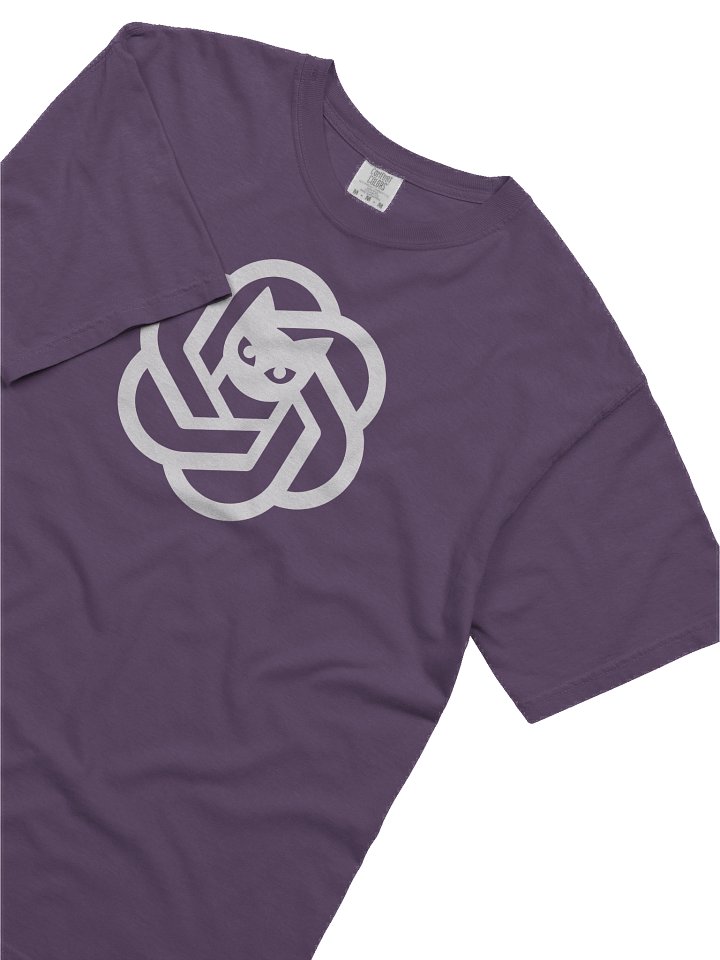 "Chat-GPT Remix" T-Shirt – Iconic Design with a Witty Twist product image (2)