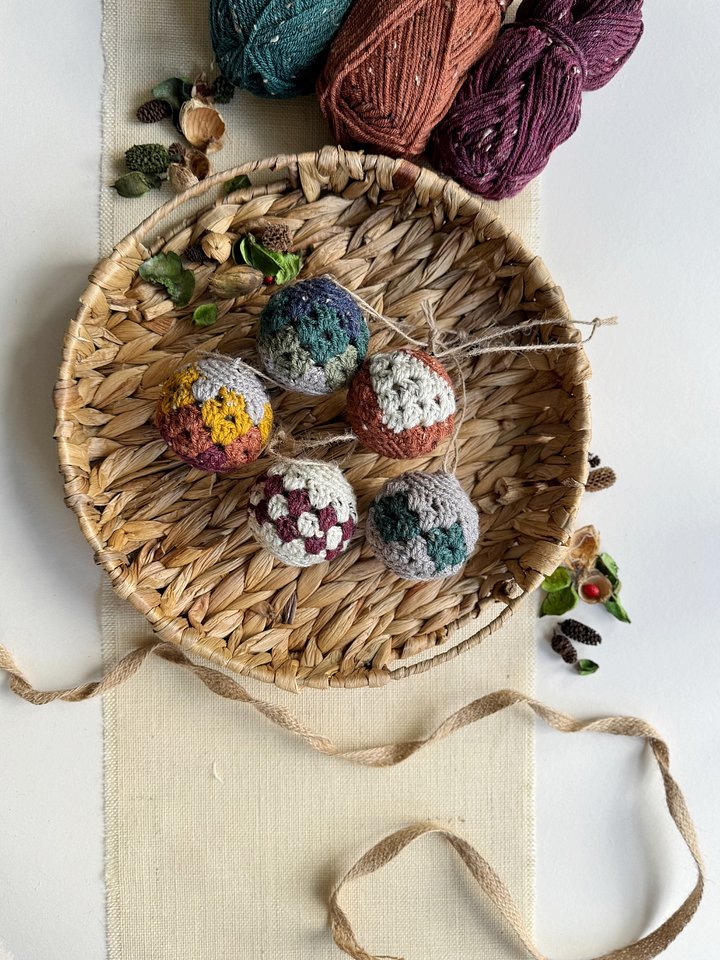 Easy Crochet Christmas Tree Bauble Pattern product image (2)