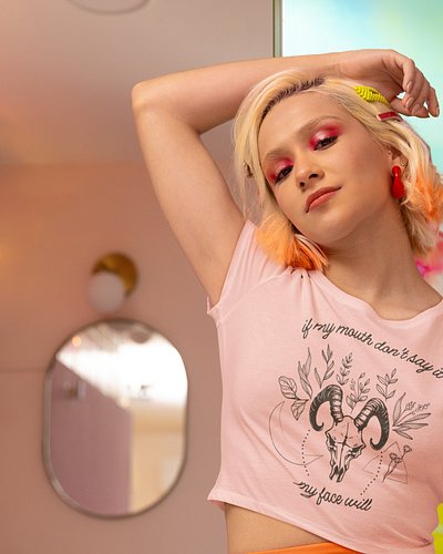 For the days when your expression says it all. 👀 Grab this cute cropped tee and let your look do the talking! Available at Qu...