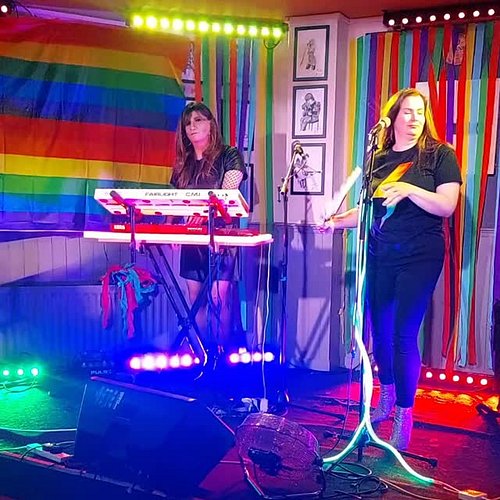 Our version of Glenn Hoddle and Chris Hoddle's 80s hit Diamond Lights live in Manchester a couple of years ago.

#glennhoddle...