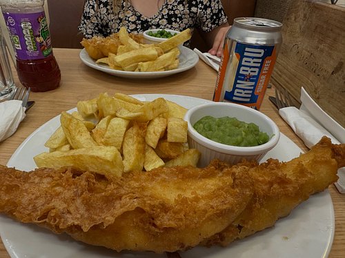 Chippy tea, got to be done at the coast. 🐟 cooked in beef dripping yummy 😋  washed down Irn bru. What do we think of the prices?
