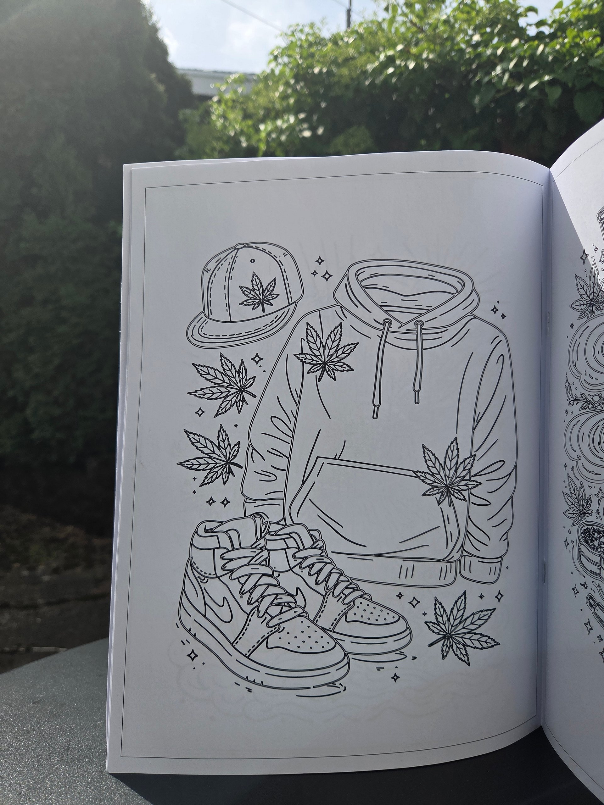 High Life Style: Portraits – Everyday Moments (An Adult Coloring Book) - PHYSICAL product image (2)