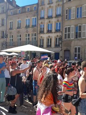 Petite vidéo en direct de la Marche des Fiertés de Metz 🏳️‍🌈 🏳️‍⚧️ #PrideMetz2026 #LGBT