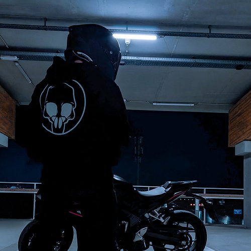 Ready for our next ride ? 
If someone wants to ride with me hit me up ! 

#nightride #hoodie #hoodiestyle #dark #chazy #chazy...