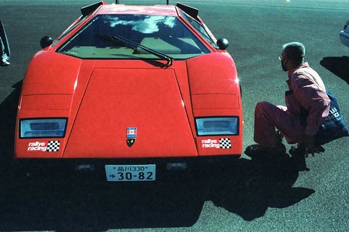 Countach this
Pretty sure this had a steering wheel in it smaller than mine