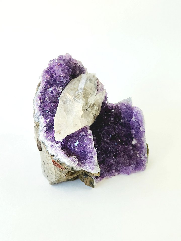 Amethyst and calcite sugar crystal cut base product image (2)