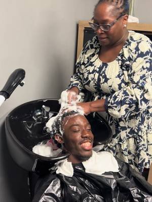 Who scalp is this !!!! #KariemasSalonSuites #DecaturStylist #AtlantaHair #linkinbio 