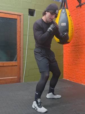 A small adjustment can make a big difference. Keep your thumb pointing up as you throw the hook to help align your wrist, improve leverage, and transfer power more efficiently. Clean mechanics create powerful punches. 🥊 This concept is explained by Roy Jones Jr., a former four-division world champion and one of boxing's greatest technicians, alongside Tom Yankello, a highly respected boxing coach known for breaking down the mechanics of elite-level punching.  #Boxing #BoxingTips #Hook #LeadHook #SweetScience 