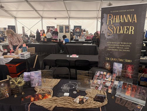 So excited to see everyone here at @booksandboosga 2-6 today 12-4 tomorrow!! 

#author #bookevent #booksigning #fallfestival ...