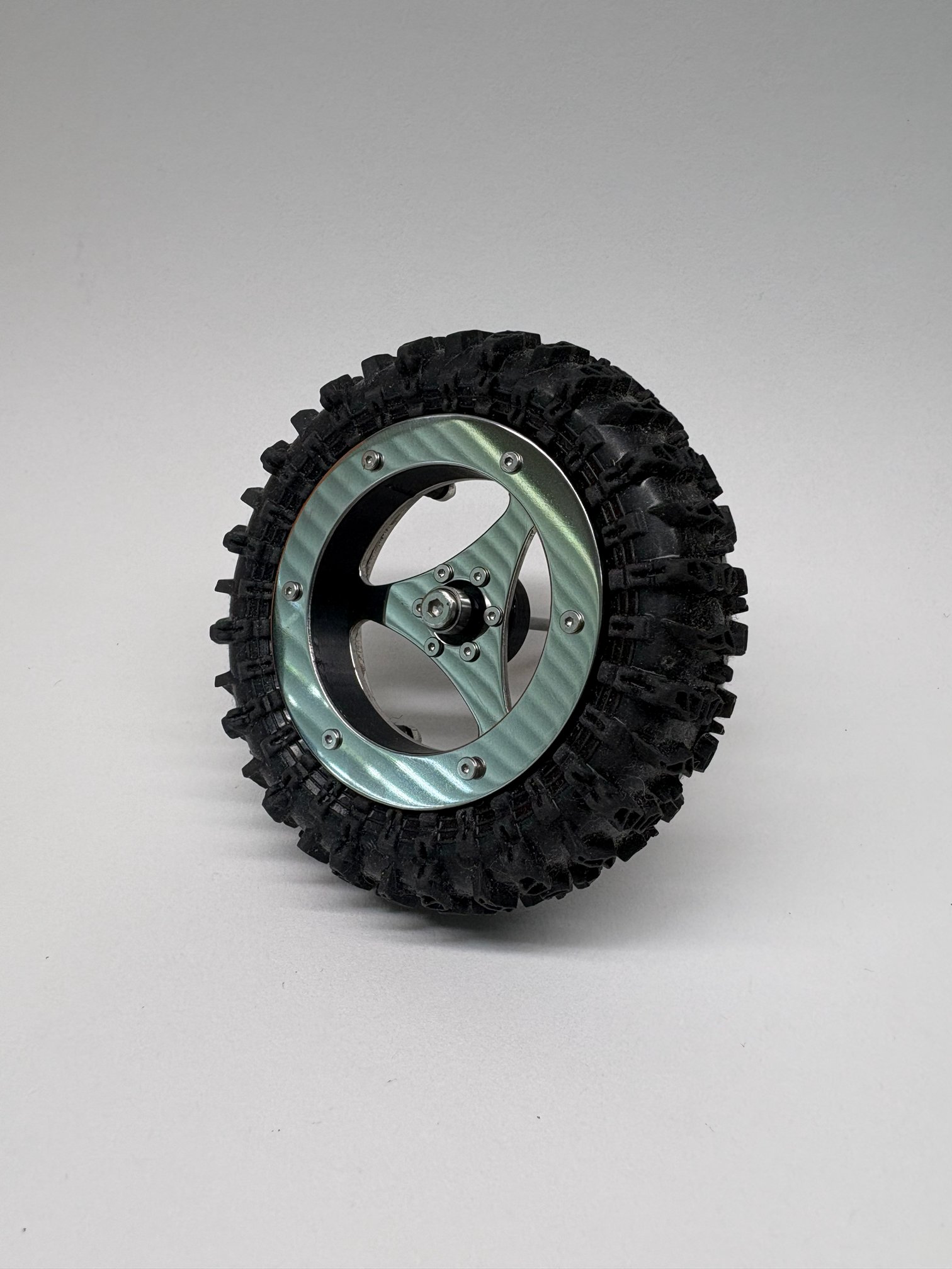 1.8" v2 Floater Wheels - "Trinity" wheel face with "Horizon" floater product image (2)