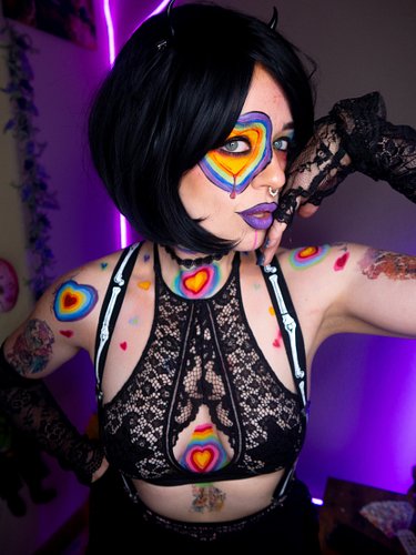 🌈 Goth Pride 🏳️‍🌈
Even us Goth Bi’s have to show our pride!! 💋💋
Get out the pasties and colors babies!!! 

🎨 @mehronmakeup Pa...