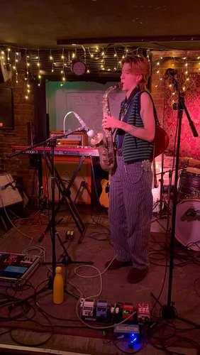 Saxophone is my second voice

#independentartist #livemusic #saxophonist #altosax #londonmusic