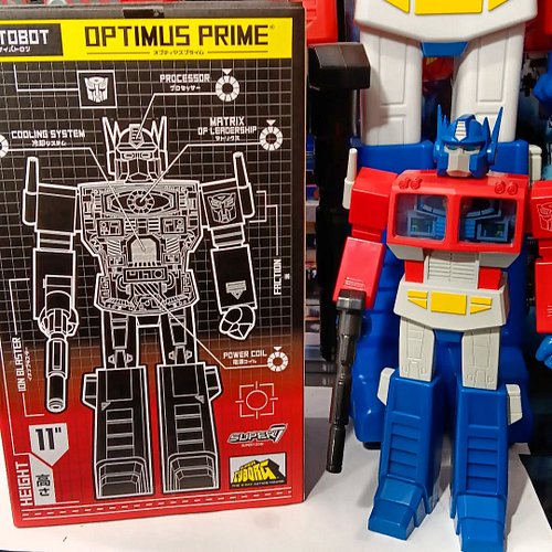 Finally, I've gotten my hands on something I've been after for awhile now. Super Cyborg Optimus Prime from @super7.
It doesn'...
