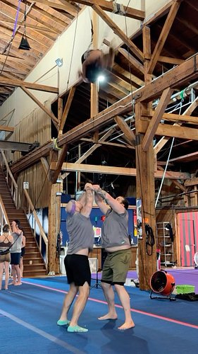2 BEEFY GUYS THROW @lisambregman 

Shoutout to @jackcatherton for the incredible coaching yesterday, truly leveled up our por...