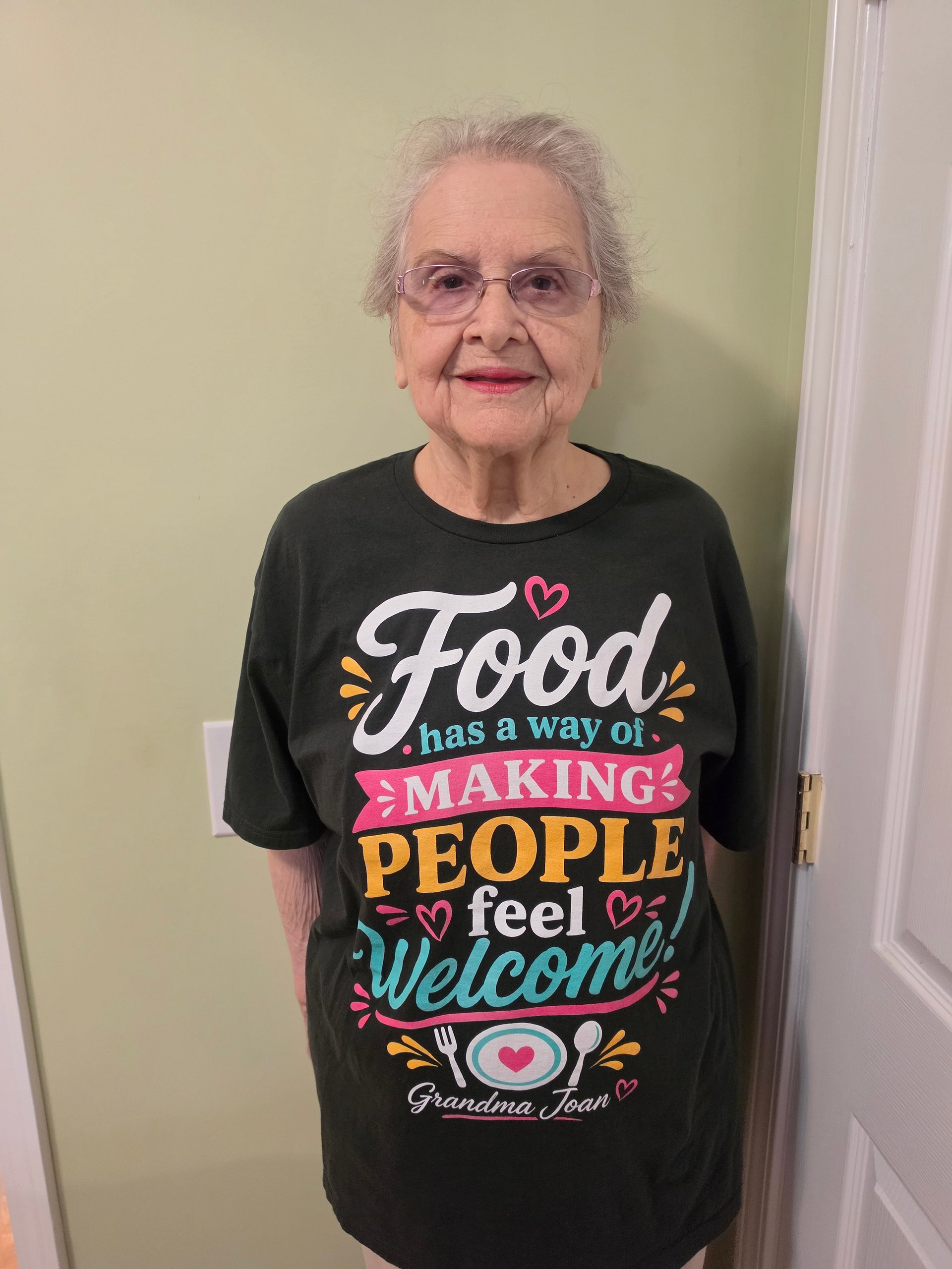 Food has a way of Making People feel Welcome! - t-shirt product image (45)