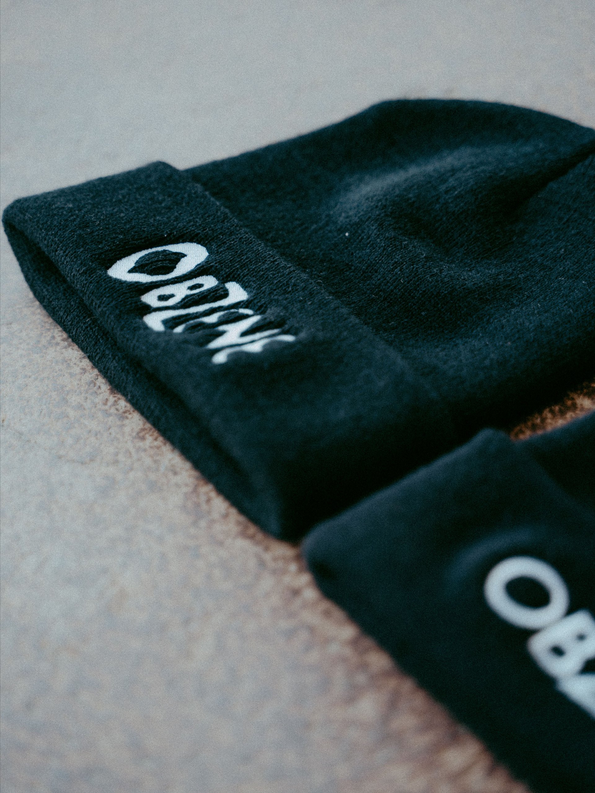 BLACK BEANIE EMBROIDERED LEGACY LOGO product image (4)